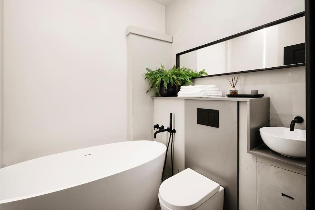 High End Free Parking Wifi Balcony Ensuite 切尔滕纳姆 外观 照片